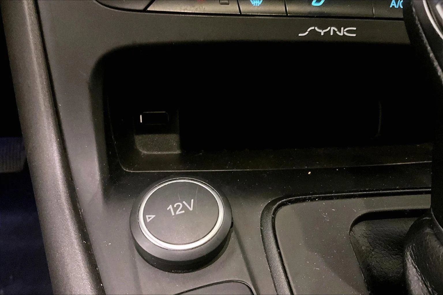 Certified 2017 Ford Focus SEL w/ Cold Weather Package image 31