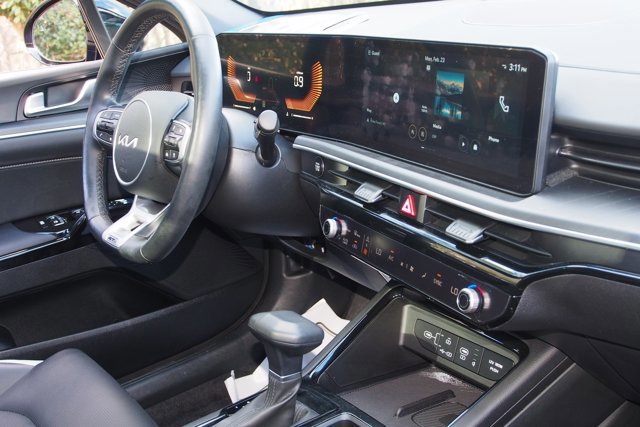 Used 2025 Kia K5 GT-Line w/ GT-Line Premium Package image 15