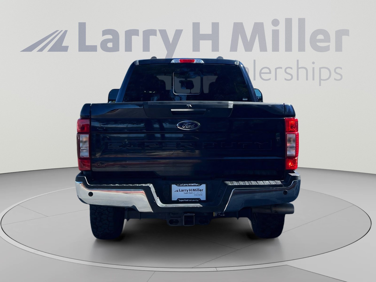 Certified 2022 Ford F350 Lariat w/ Lariat Ultimate Package AWD/4WD image 4