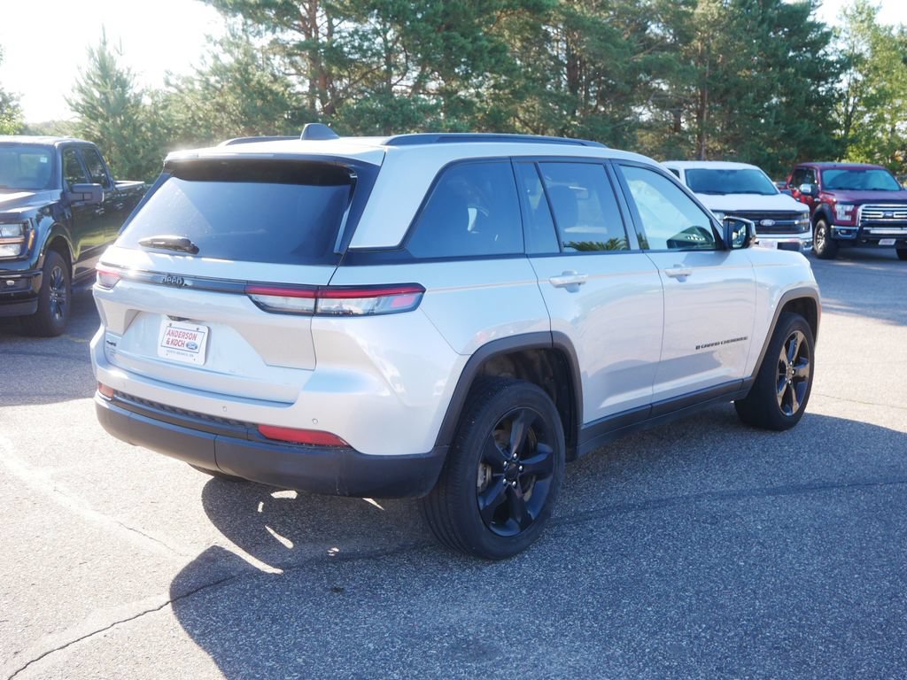 Used 2024 Jeep Grand Cherokee Altitude AWD/4WD image 6