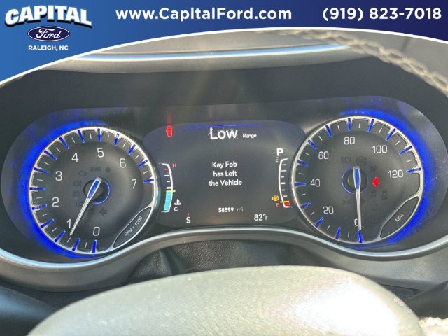 Used 2025 Chrysler Pacifica Select FWD image 25