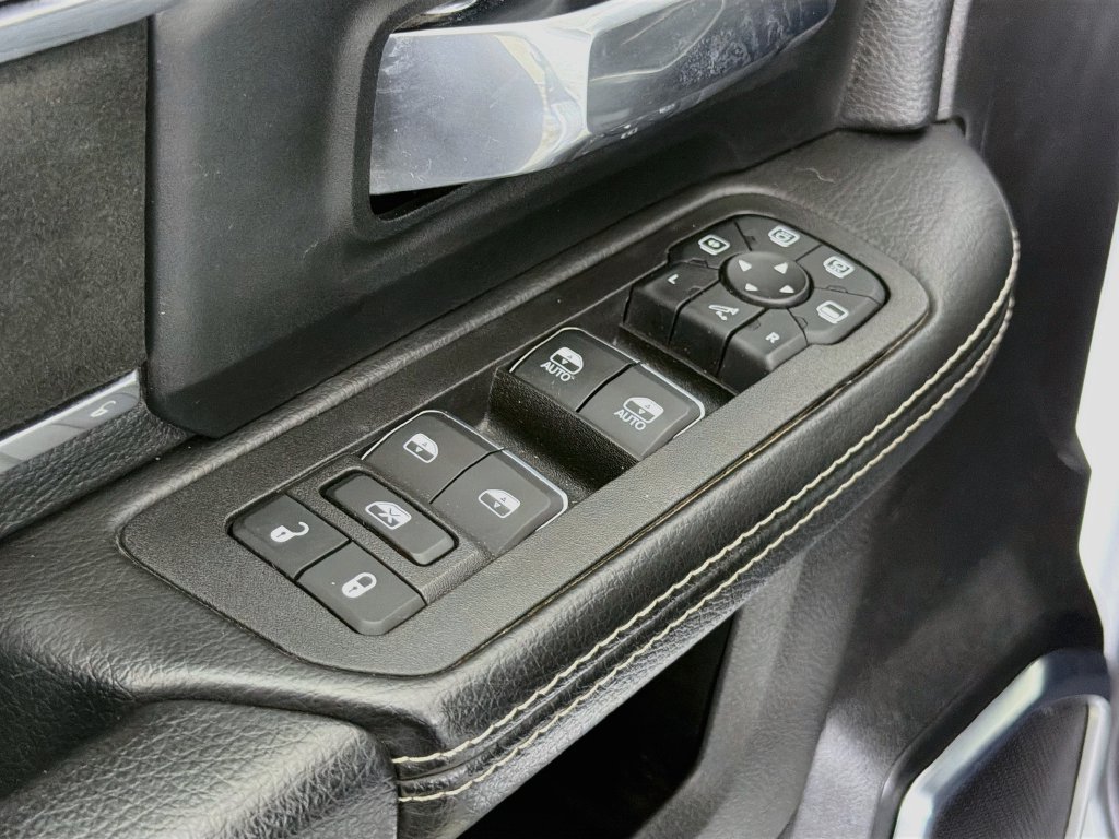 Used 2025 RAM 2500 Laramie AWD/4WD image 23