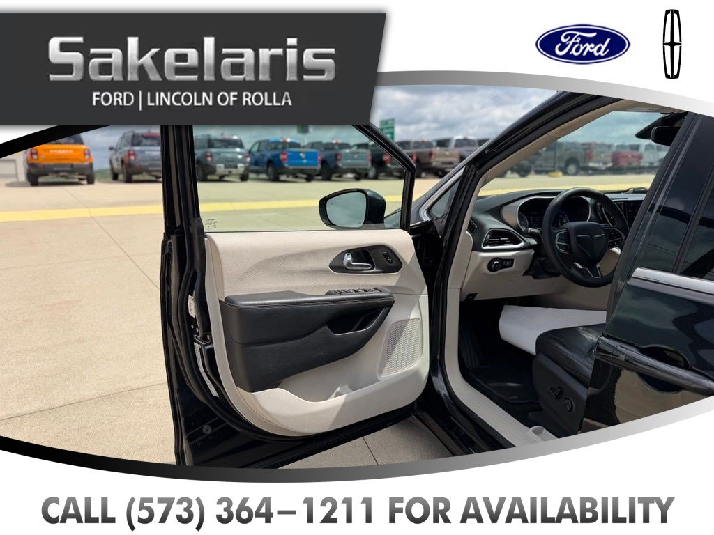 Used 2022 Chrysler Pacifica Touring-L FWD image 10
