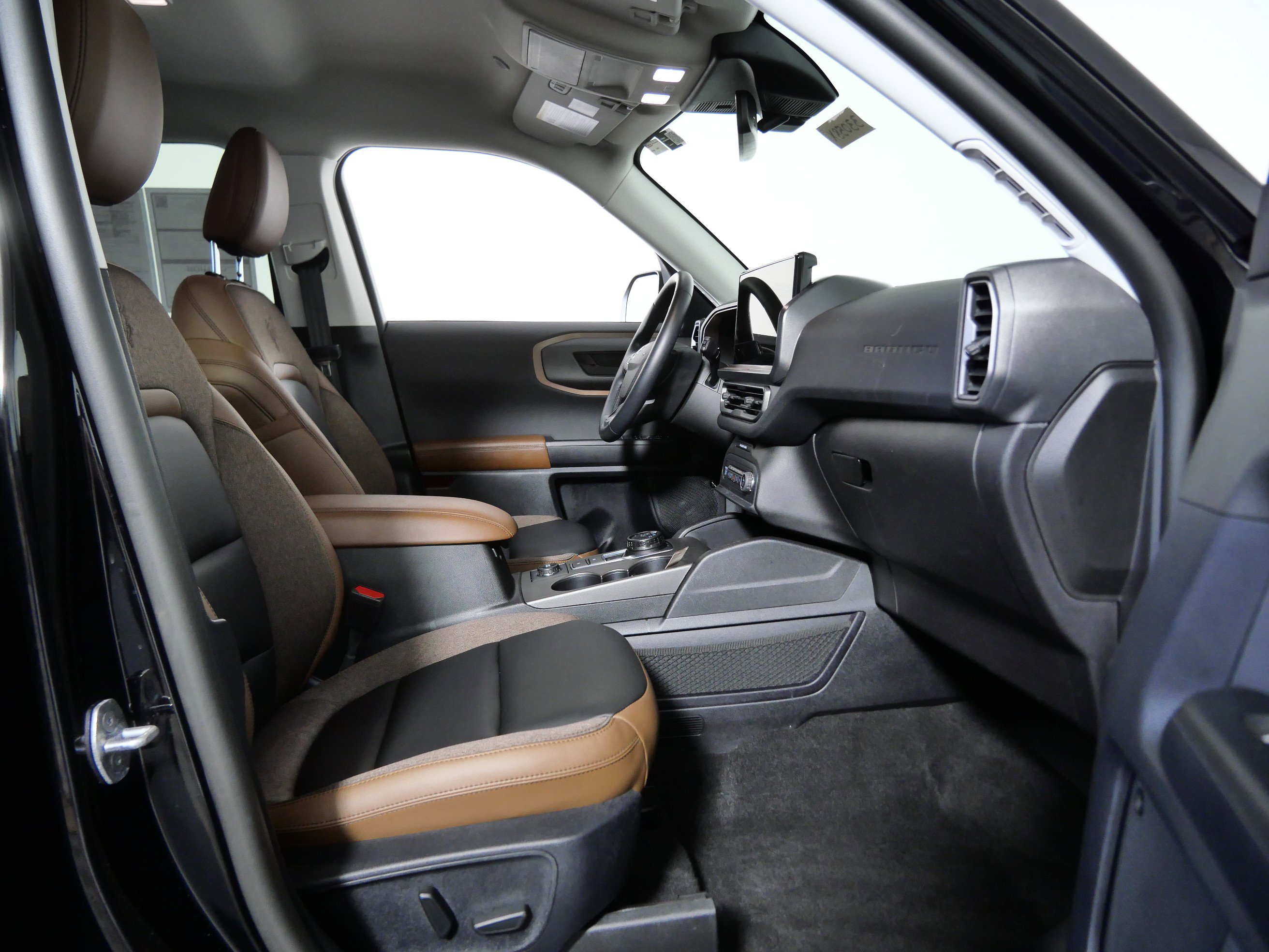 Certified 2025 Ford Bronco Sport Outer Banks w/ Outer Banks Tech Package+ AWD/4WD image 11