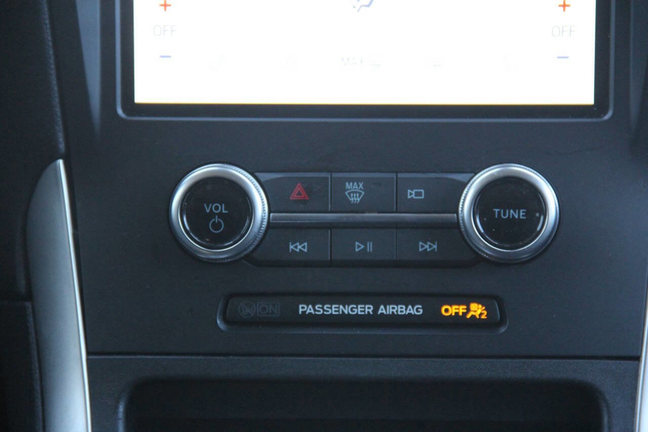 Certified 2024 Ford Edge SEL image 18