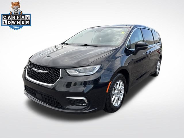 Used 2023 Chrysler Pacifica Touring-L FWD image 3