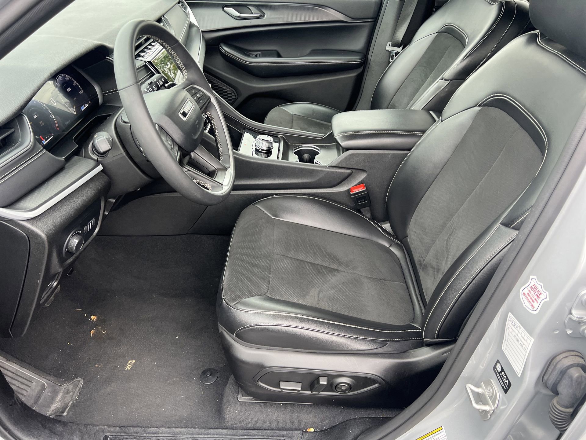 Used 2024 Jeep Grand Cherokee Altitude image 25