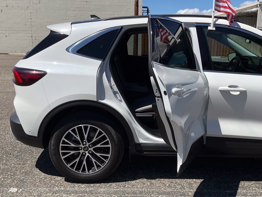 Certified 2024 Ford Escape SE w/ PHEV Premium Package FWD image 22