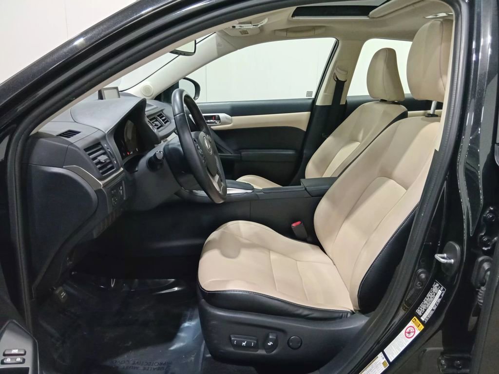 Used 2017 Lexus CT 200h 200h w/ Navigation System Package image 17