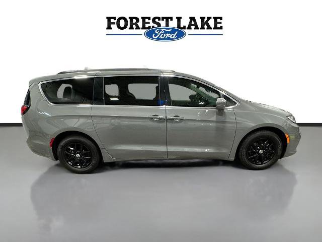 Used 2022 Chrysler Pacifica Touring-L image 8