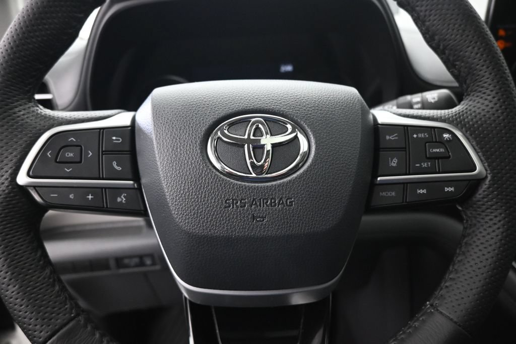 Used 2021 Toyota Sienna Limited FWD image 12