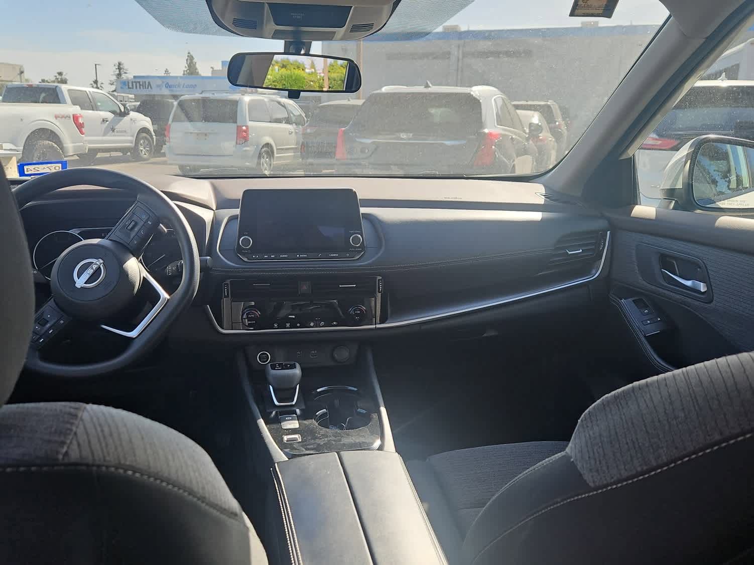 Used 2022 Nissan Rogue SV FWD image 9