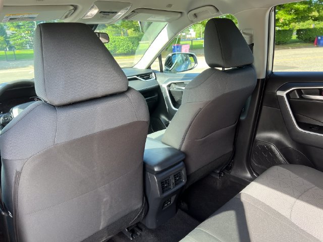 Used 2025 Toyota RAV4 XLE AWD/4WD image 28