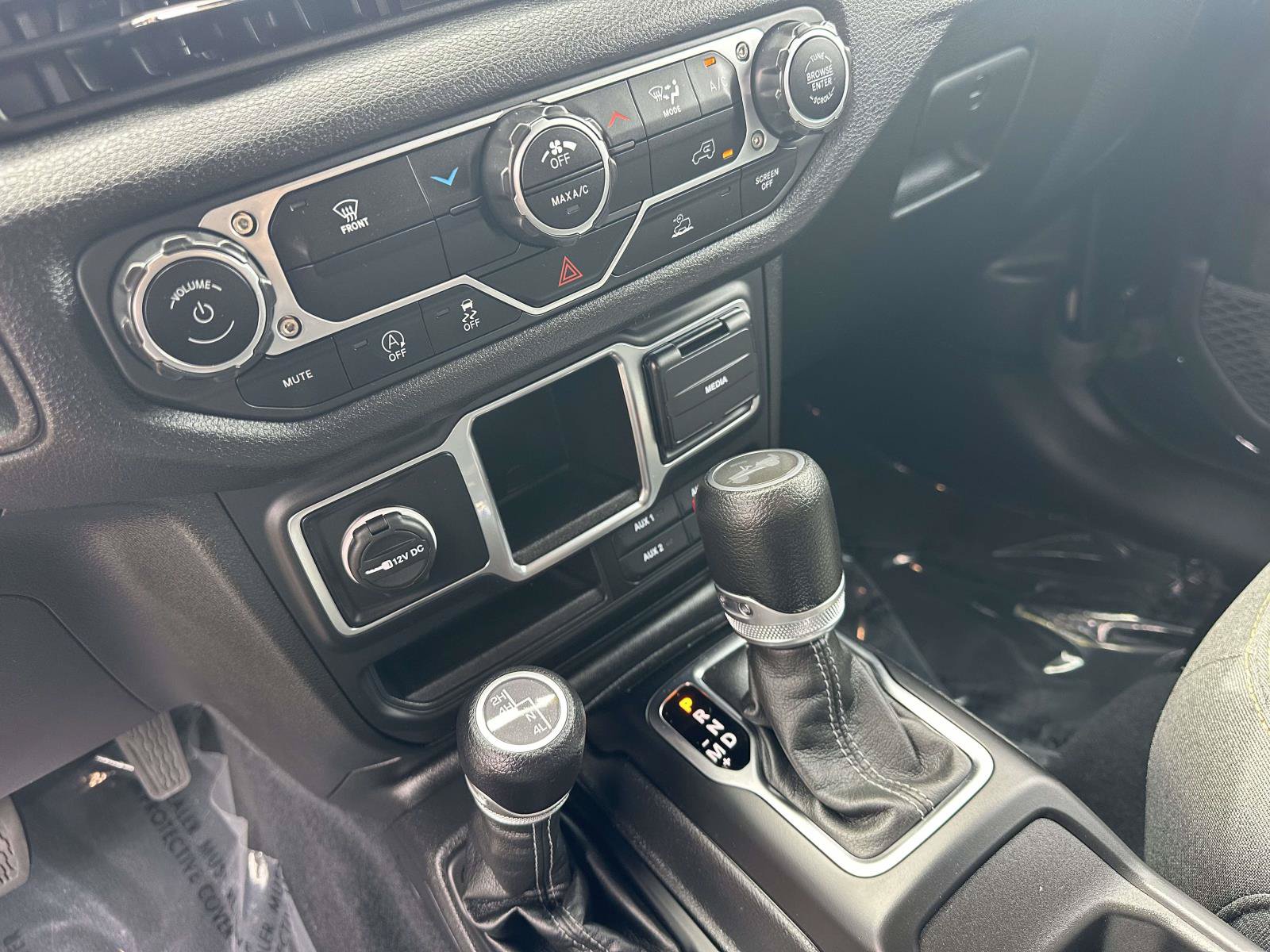 Used 2024 Jeep Wrangler Unlimited Sport AWD/4WD image 13