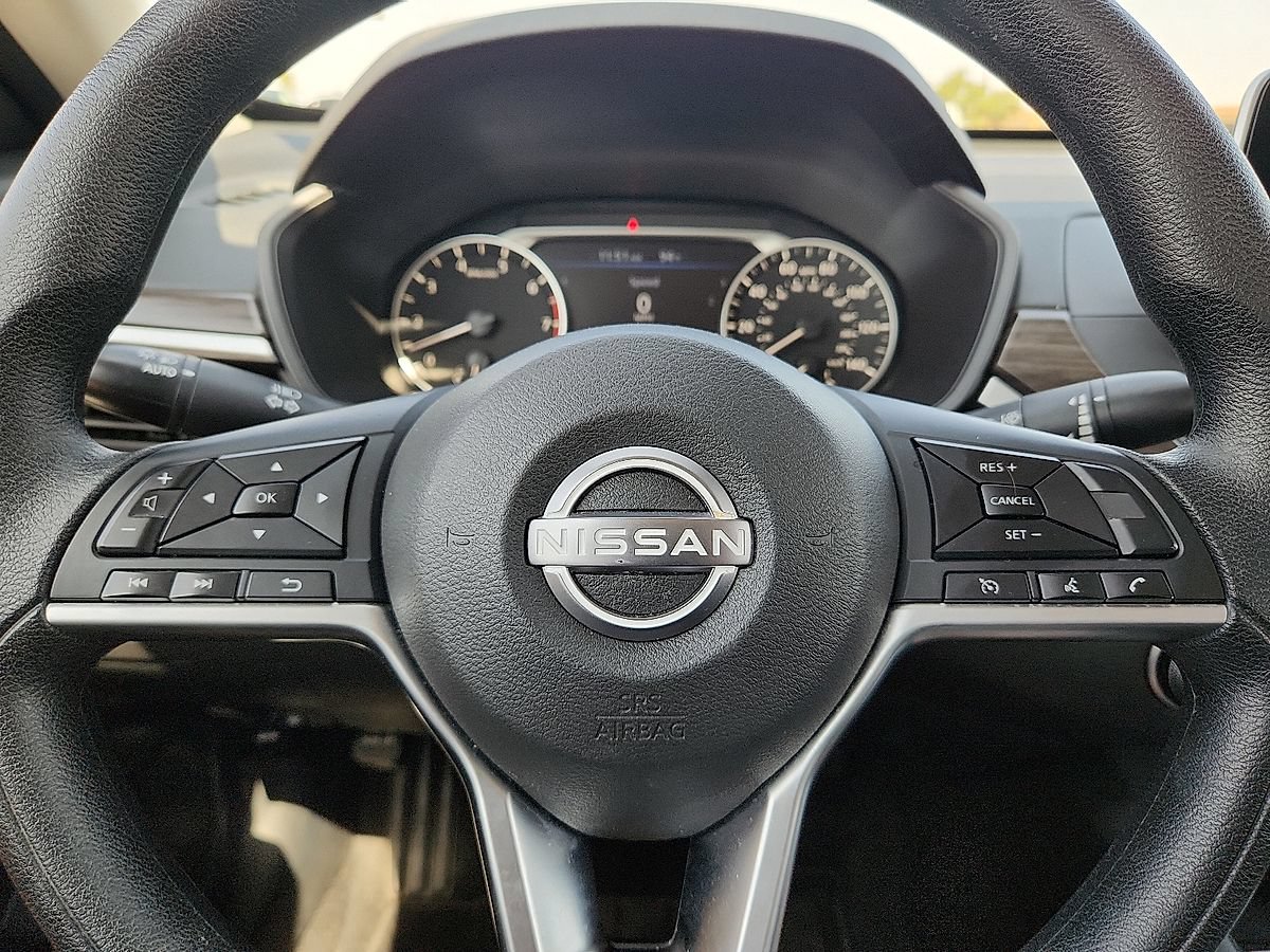Used 2025 Nissan Altima 2.5 SV FWD image 12