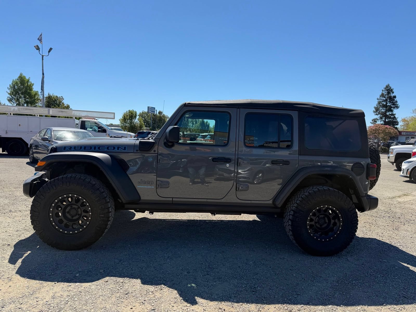 Used 2023 Jeep Wrangler Unlimited Rubicon 4xe AWD/4WD image 2