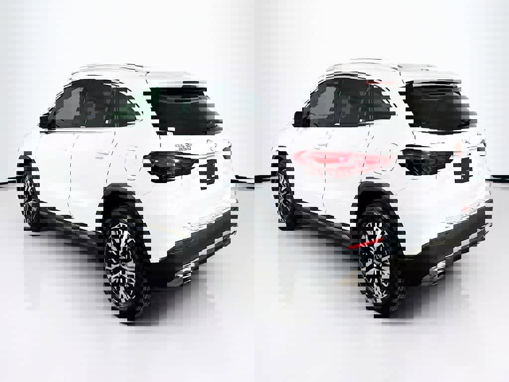 Used 2025 Mercedes-Benz GLA 250 4MATIC image 3