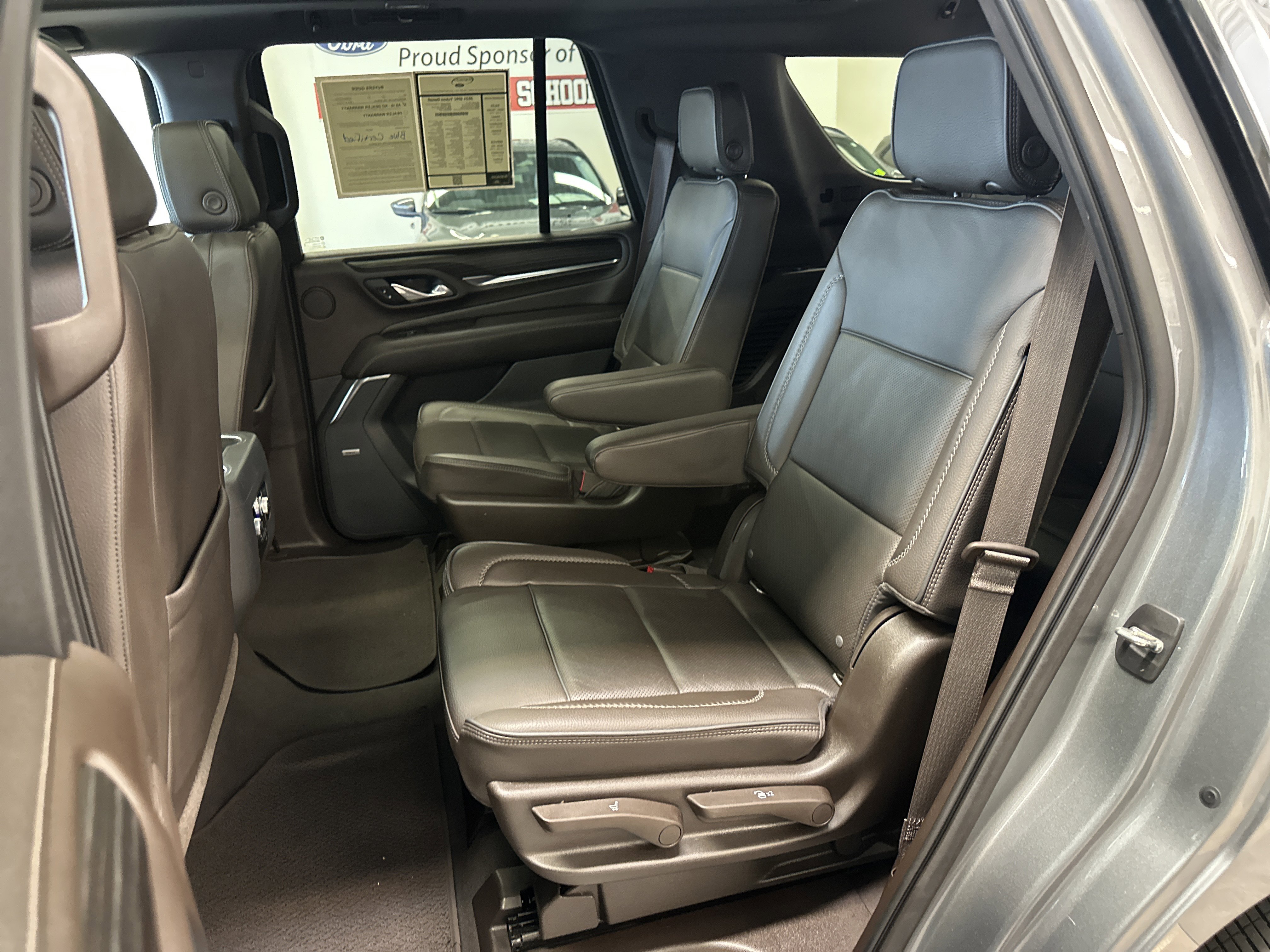 Used 2021 GMC Yukon Denali w/ Denali Premium Package image 6