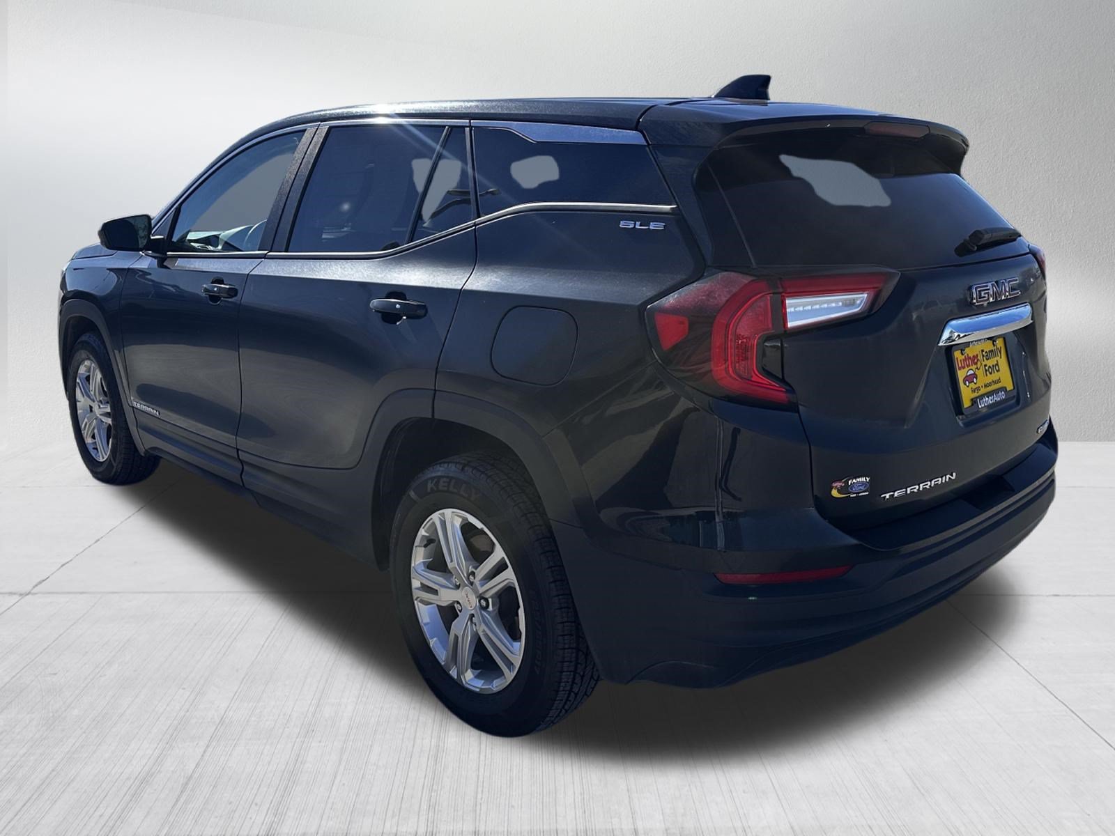 Used 2024 GMC Terrain SLE AWD/4WD image 5