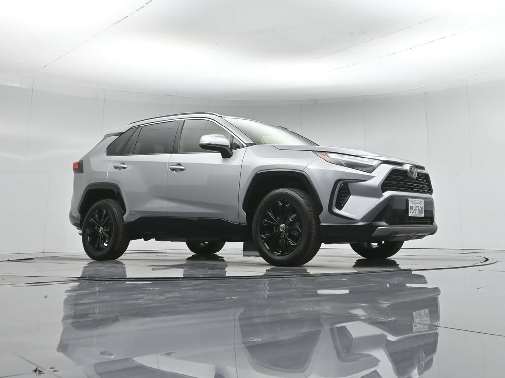 Used 2025 Toyota RAV4 SE AWD/4WD image 4