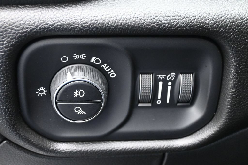 Used 2025 RAM 1500 Laramie AWD/4WD image 12