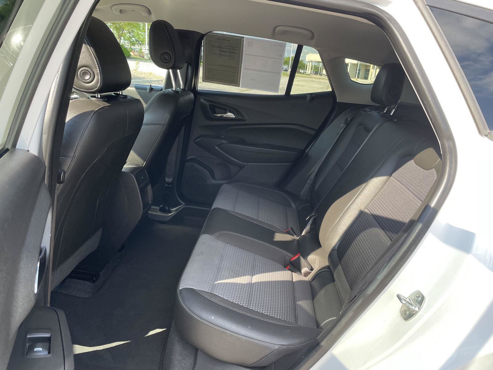 Used 2025 Chevrolet Trax LT FWD image 20