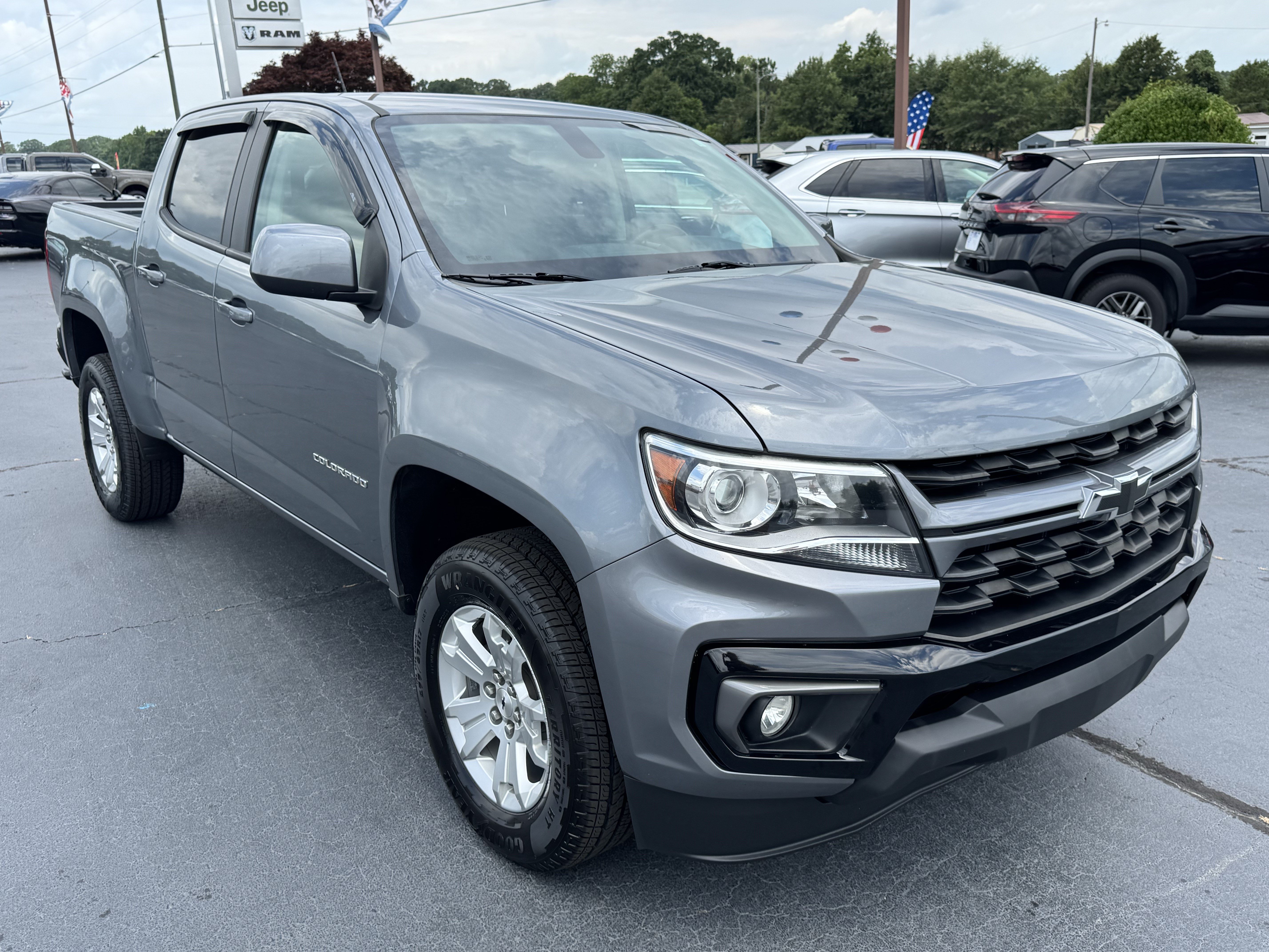 Used 2022 Chevrolet Colorado LT w/ Luxury Package RWD image 4