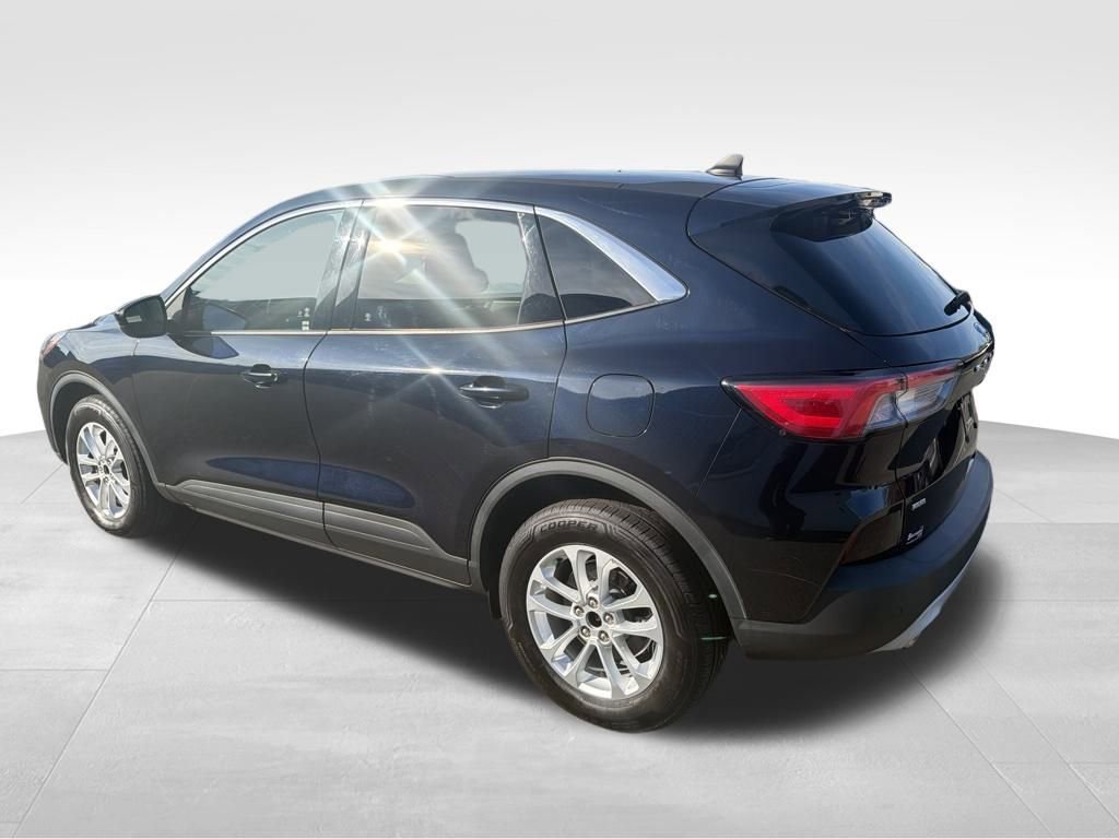 Certified 2021 Ford Escape SE image 3