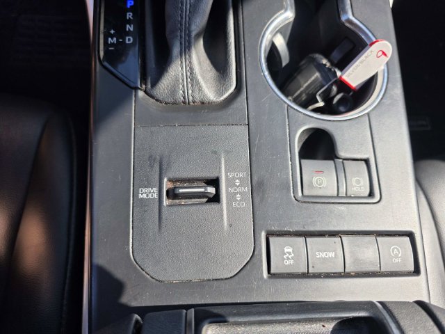 Used 2021 Toyota Highlander XLE FWD image 17