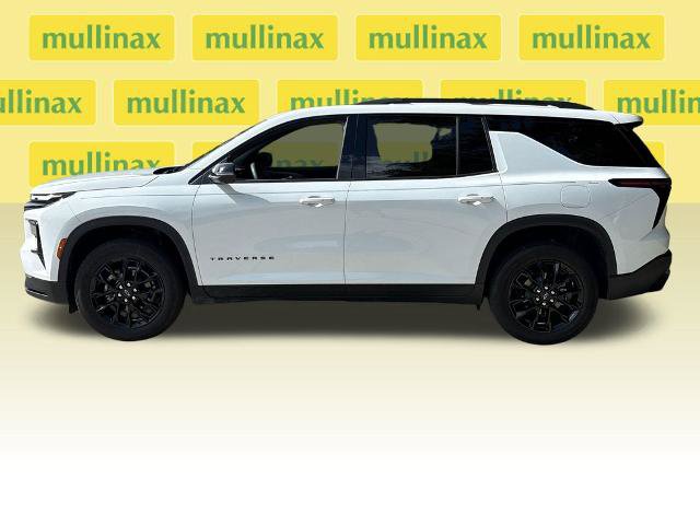 Used 2026 Chevrolet Traverse LT w/ Midnight/Sport Edition FWD image 10