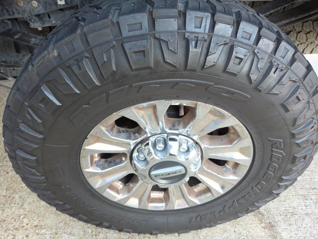 Certified 2019 Ford F250 XLT w/ XLT Premium Package AWD/4WD image 15