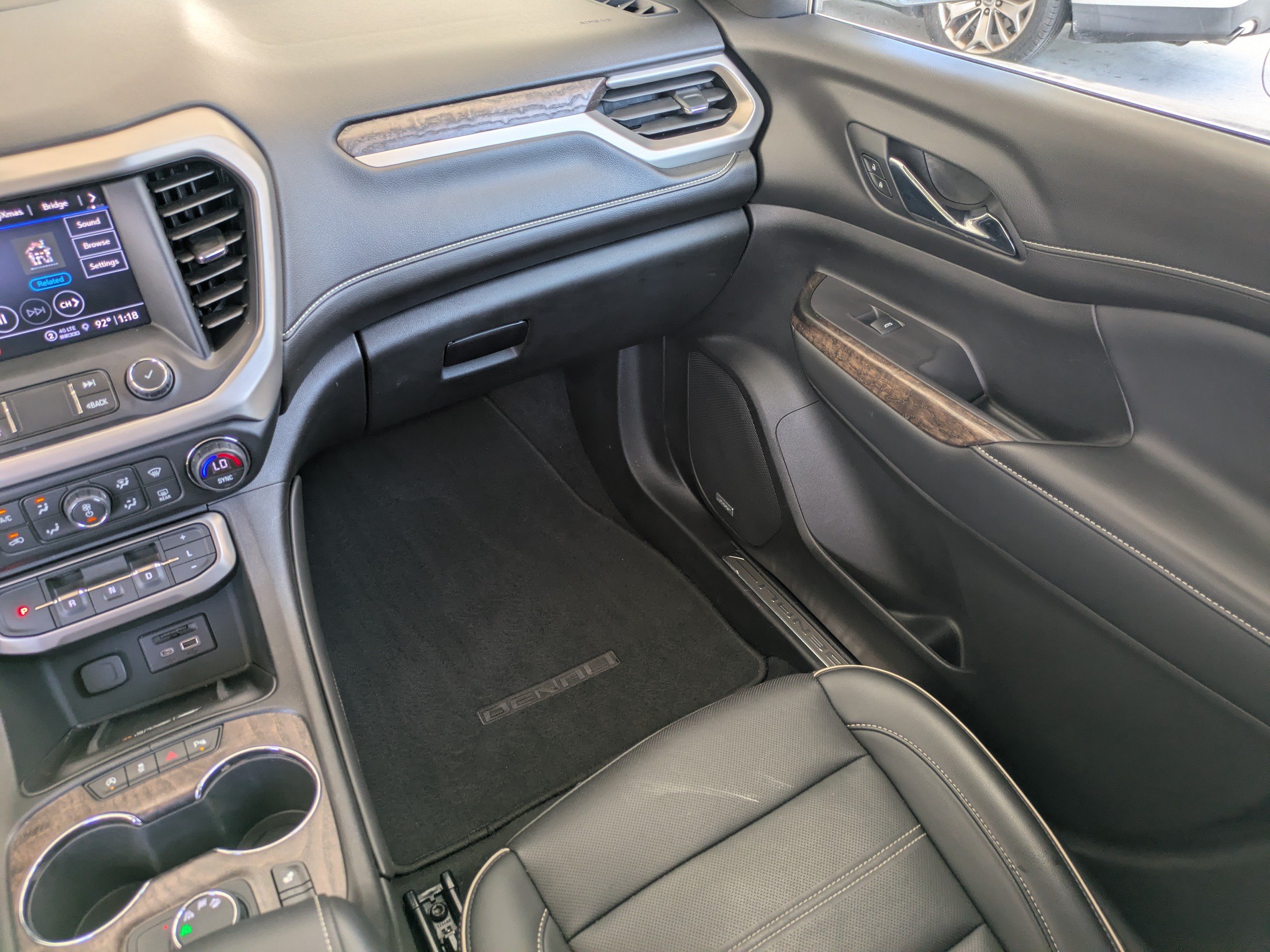 Used 2022 GMC Acadia Denali w/ Denali Technology Package AWD/4WD image 19