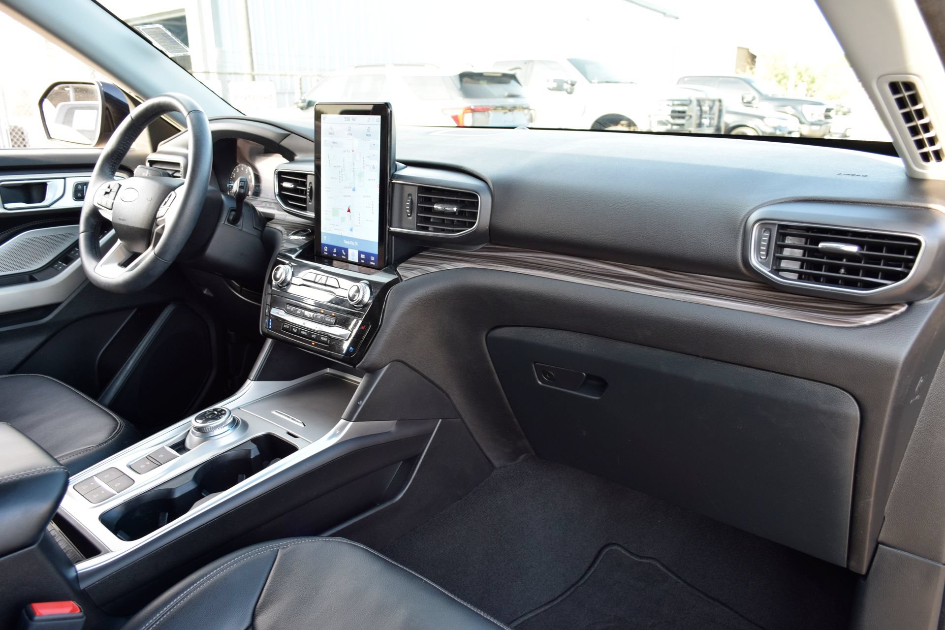 Certified 2023 Ford Explorer Limited w/ Limited Technology Package RWD image 23