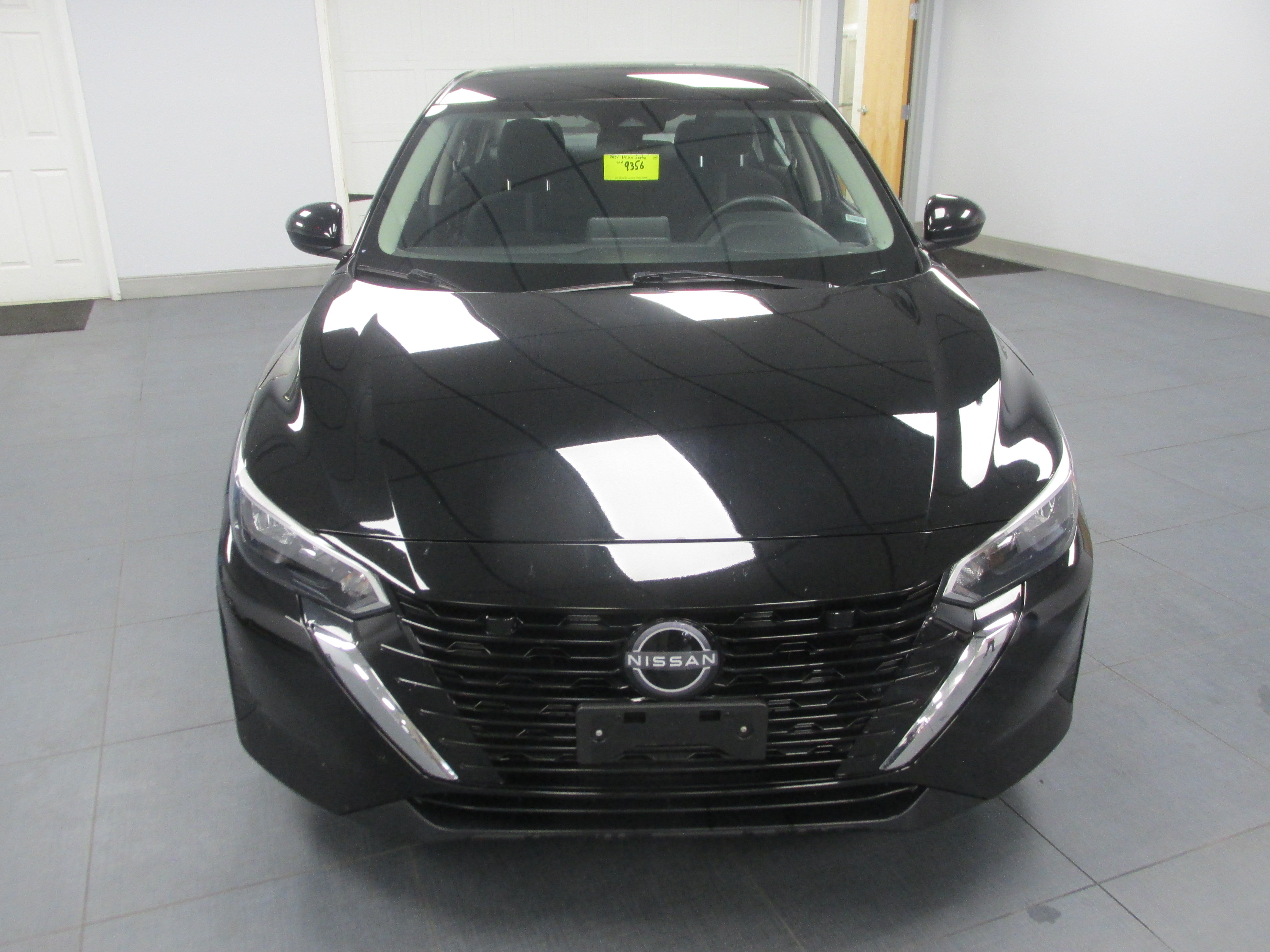 Used 2024 Nissan Sentra SV FWD image 2