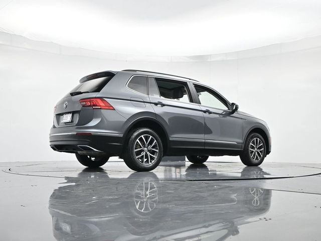 Used 2020 Volkswagen Tiguan SE w/ Panoramic Sunroof Package image 32