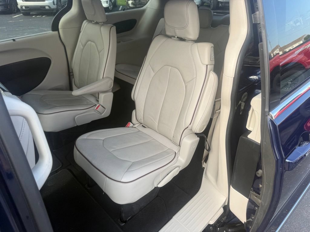 Used 2018 Chrysler Pacifica Limited w/ Advanced Safetytec Group FWD image 37
