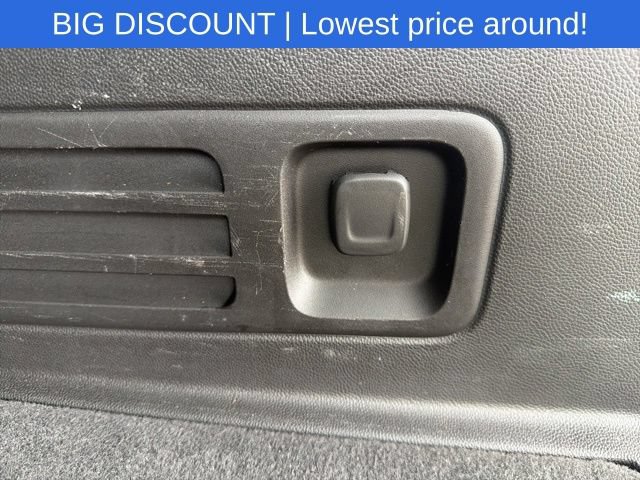 Used 2023 Chevrolet Traverse LT AWD/4WD image 14