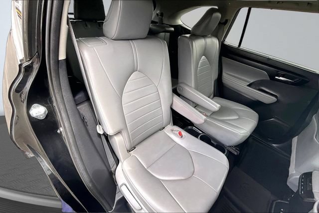 Used 2021 Toyota Highlander XLE FWD image 27