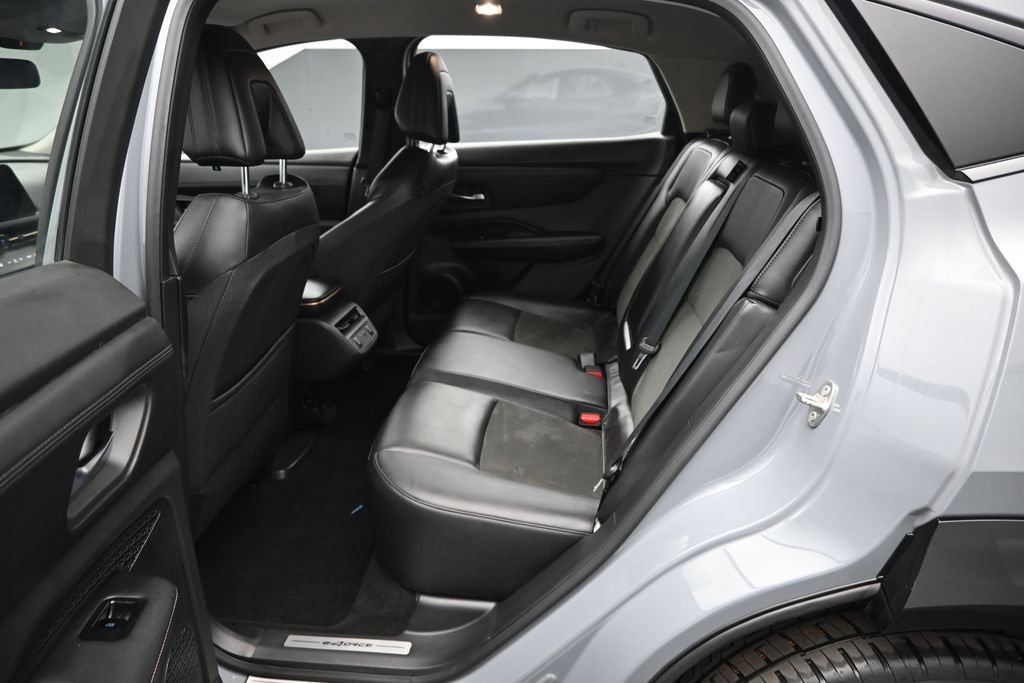Used 2023 Nissan Ariya AWD image 19