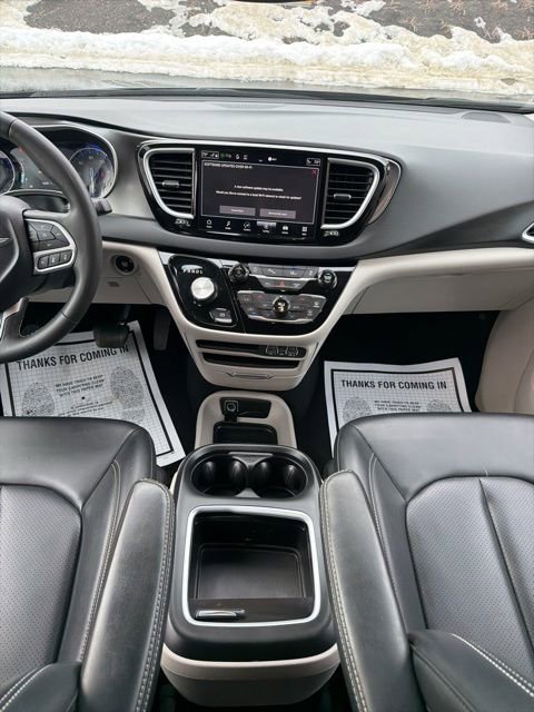 Used 2023 Chrysler Pacifica Touring-L FWD image 15