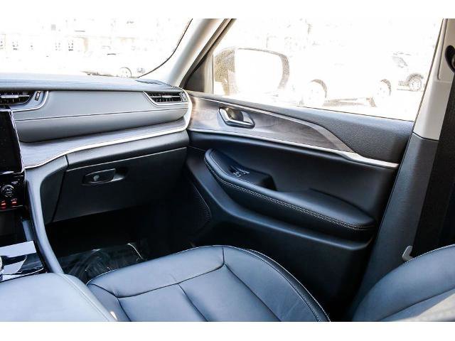 Used 2023 Jeep Grand Cherokee Limited AWD/4WD image 16