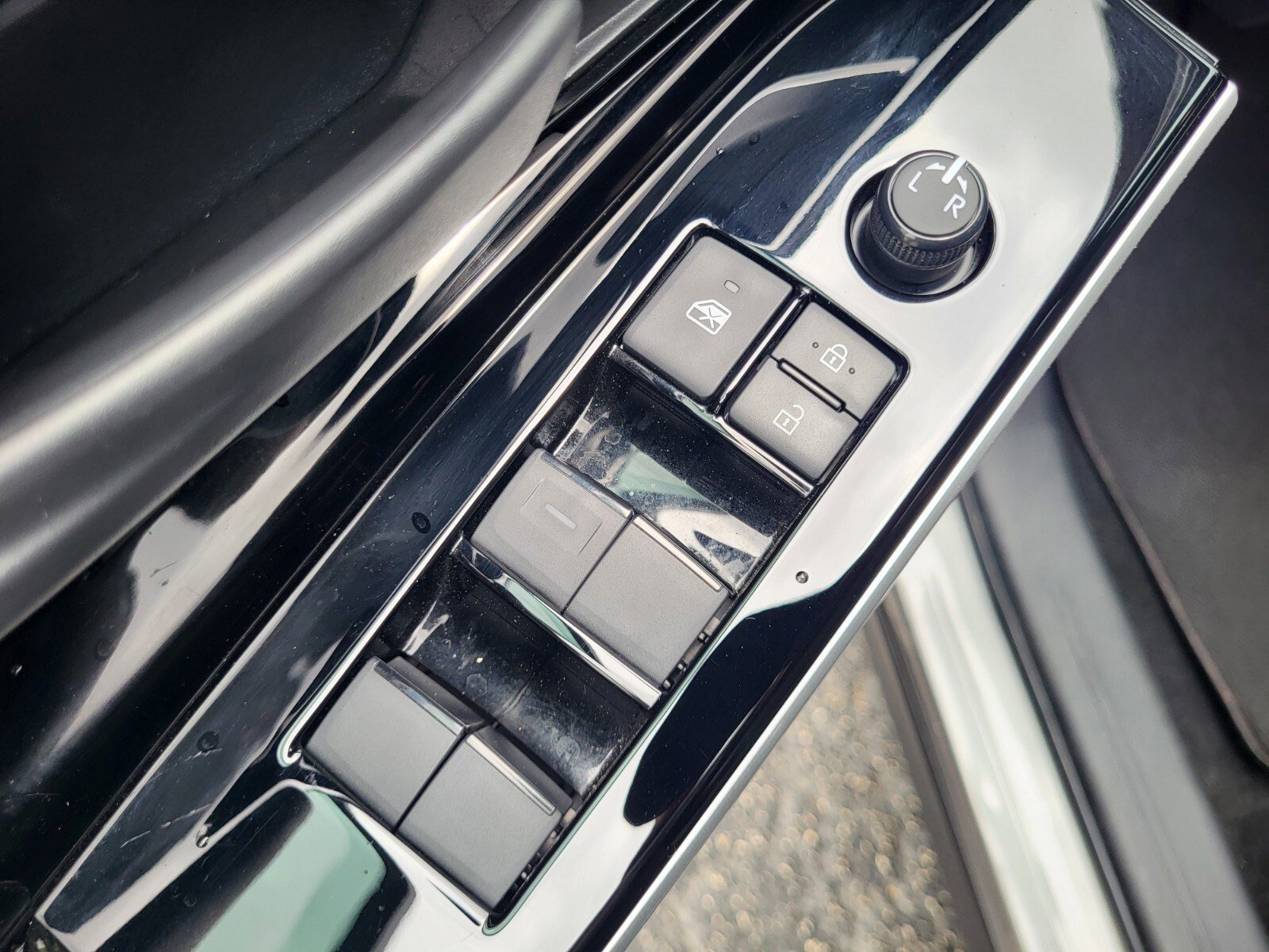 Used 2024 Toyota bZ4X XLE image 18