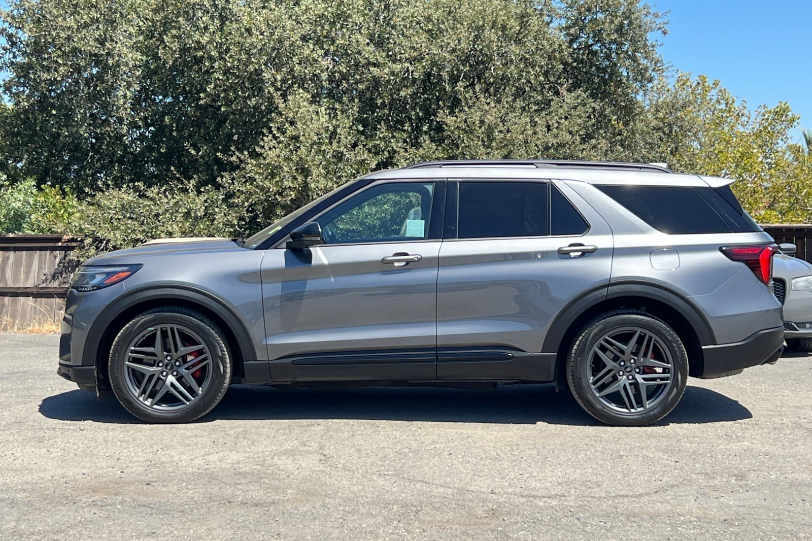 Certified 2025 Ford Explorer ST AWD/4WD image 7