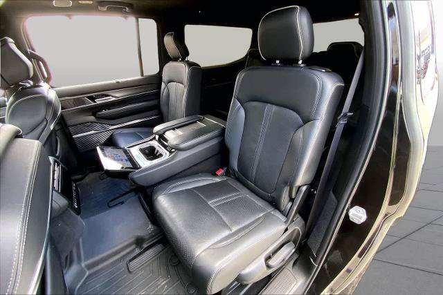 Used 2022 Jeep Grand Wagoneer Series II AWD/4WD image 21