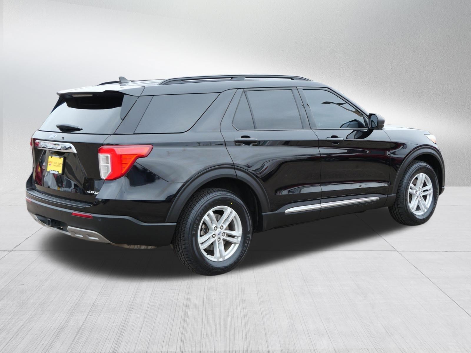 Certified 2022 Ford Explorer XLT w/ Equipment Group 202A AWD/4WD image 7