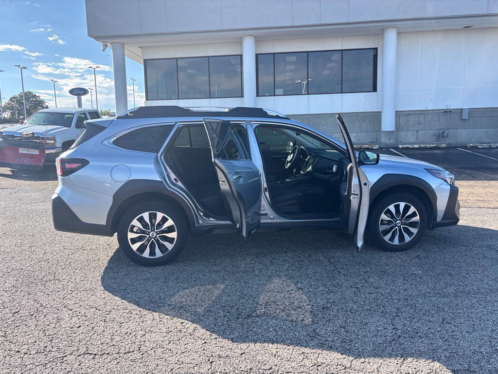 Used 2024 Subaru Outback Touring AWD/4WD image 8