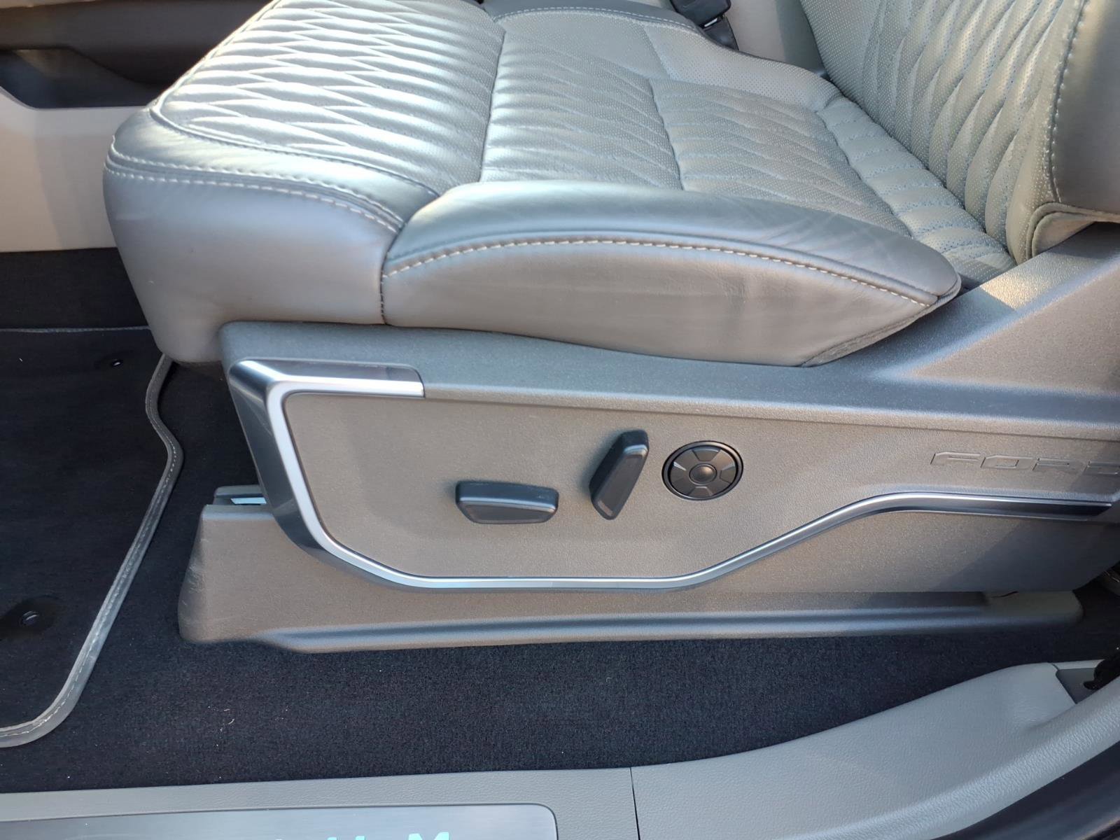 Certified 2025 Ford F350 Platinum w/ Platinum Plus Package image 12