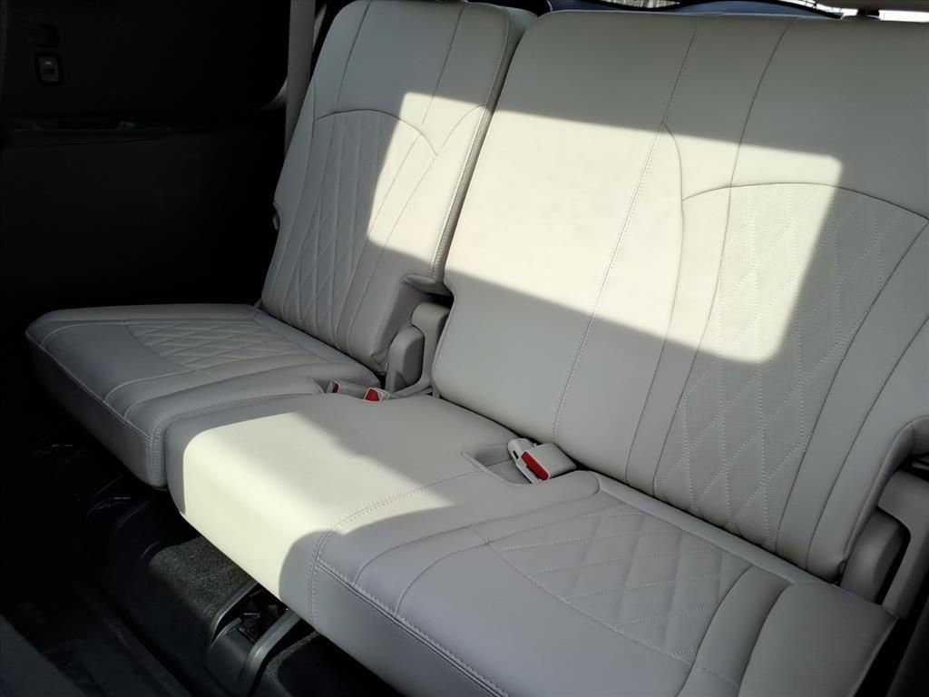 Used 2022 Buick Enclave Avenir w/ Avenir Technology Package AWD/4WD image 10