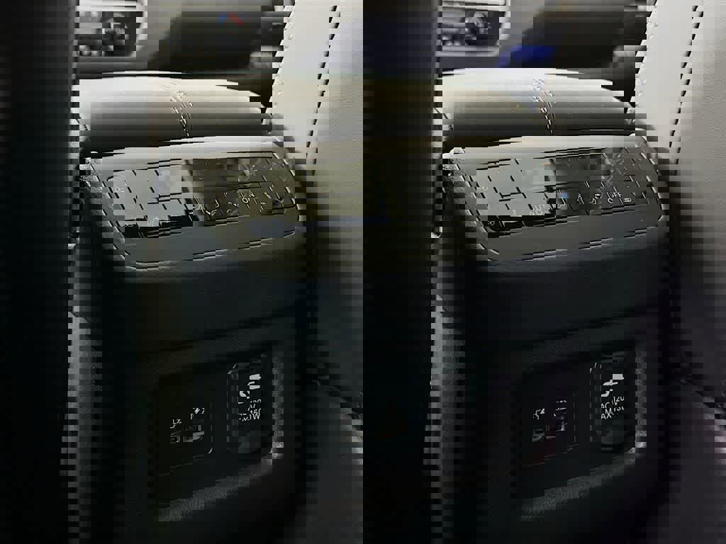 Used 2025 Nissan Pathfinder Platinum w/ Cargo Package image 16