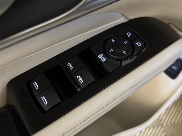 Used 2021 Cadillac CT4 Luxury w/ Sun And Sound Package AWD/4WD image 17